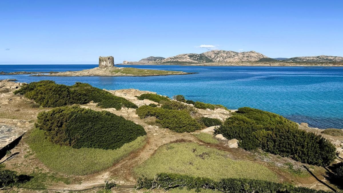 Sardinija lankytinos vietos - La Pelosa paplūdimys